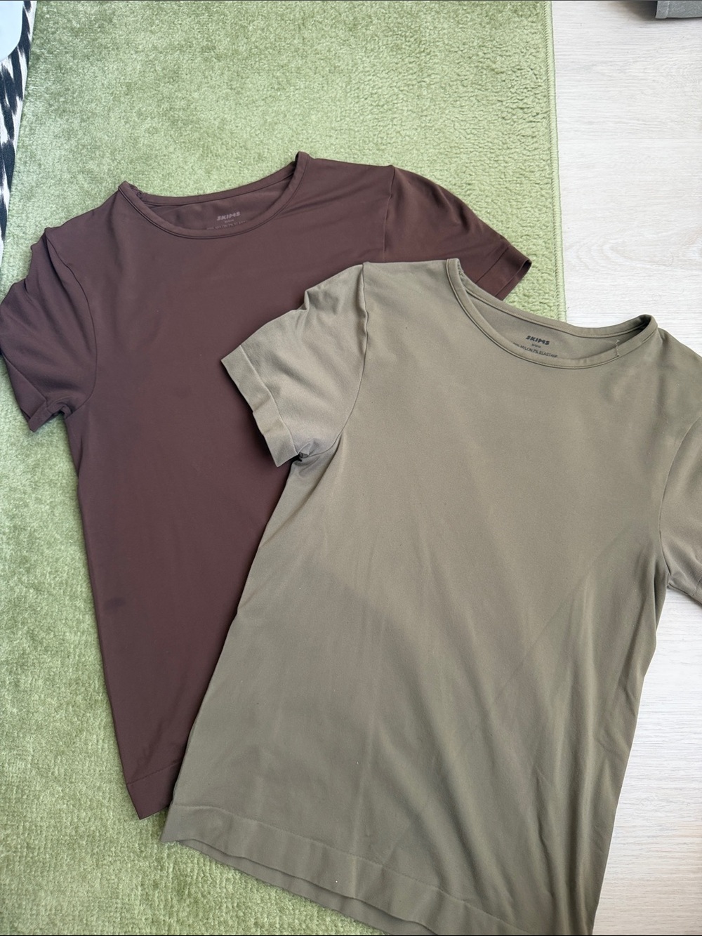 SKIMS Fits Everybody Short Sleeve Tee Set- Brown & Olive